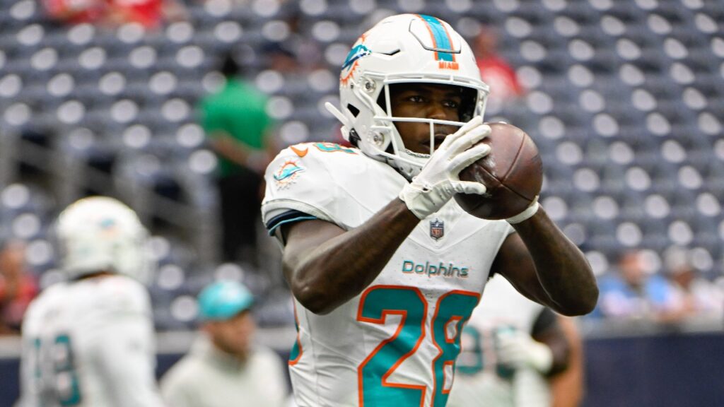 Dolphins’ De’Von Achane Carted To Locker Room With Shoulder Injury Vs. Texans